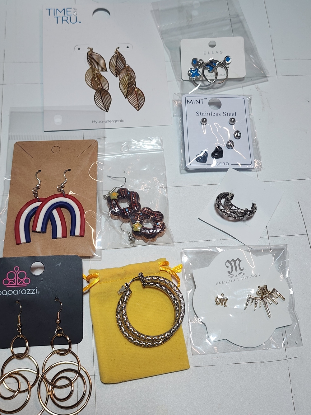 9+ pairs of earrings , Time and True. Handmade. Paparazzi. Ellas